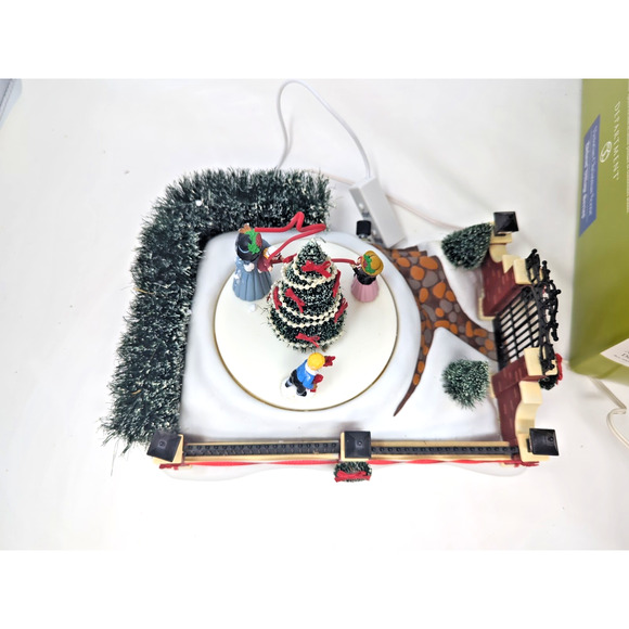 Dept 56 Dickens Village Victorian Christmas Scene 58588 Animated no music - Picture 3 of 7